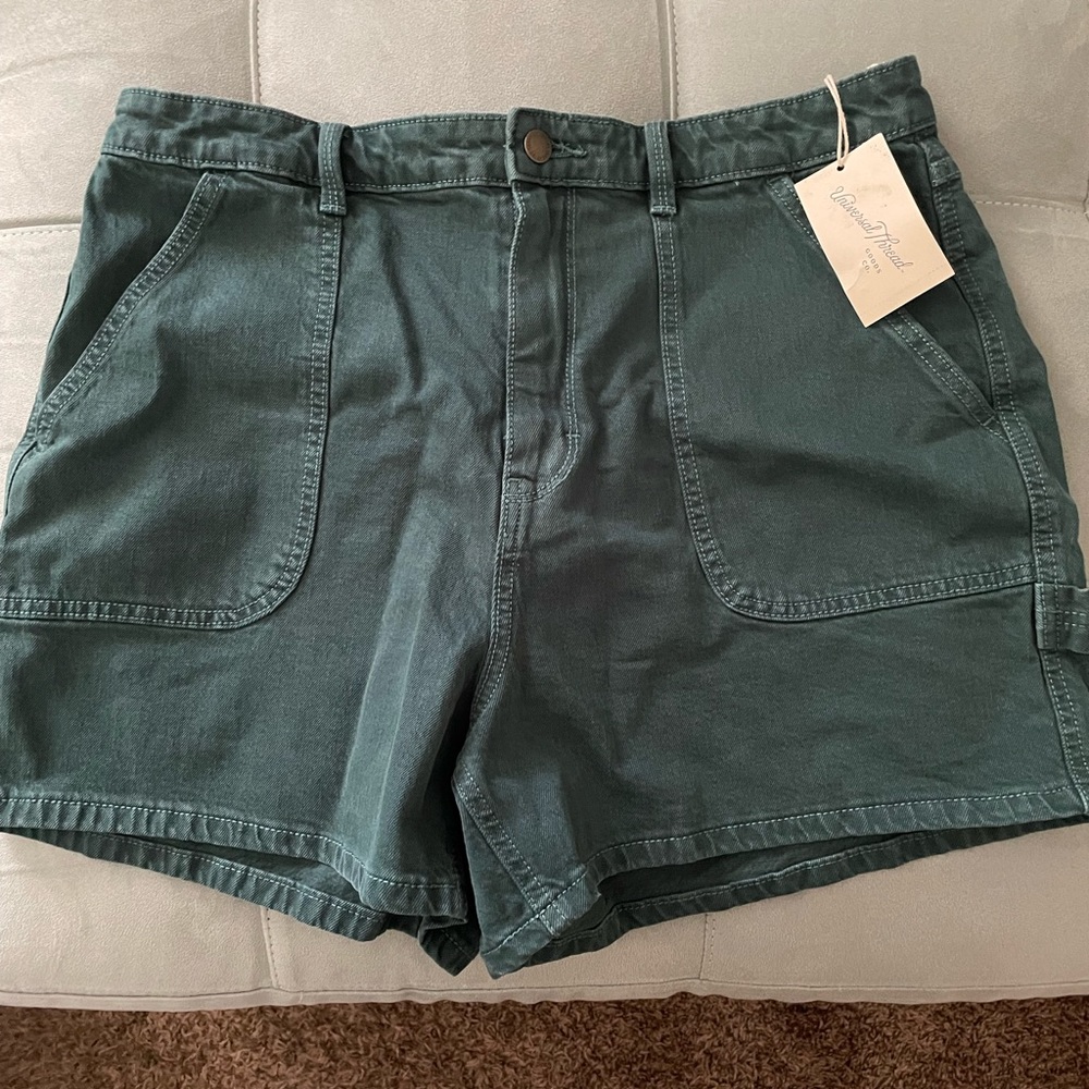 NWT Sz. 14 green shorts.